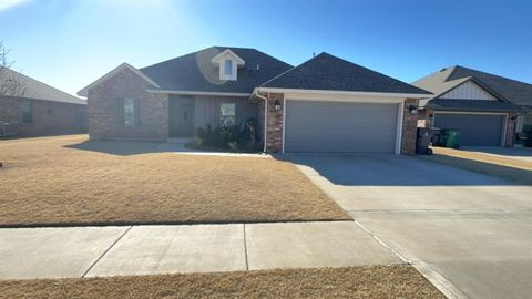 Photo of 10712 NW 18th Street, Yukon, OK 73099 (MLS # 1230065)