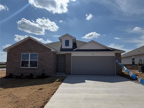 Photo of 949 S Buffalo Lane, Mustang, OK 73064 (MLS # 1216023)
