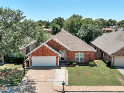 Photo of 825 Oak Creek Drive, Moore, OK 73160 (MLS # 1241651)