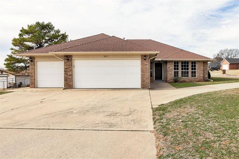 Photo of 517 Bob White Drive, Purcell, OK 73080 (MLS # 1224741)