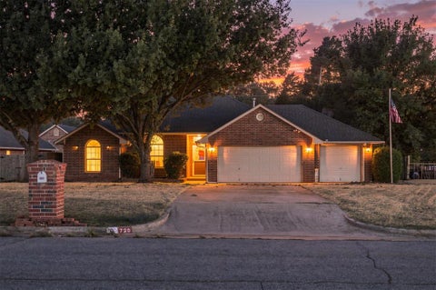 Photo of 720 Parkwoods Drive, Noble, OK 73068 (MLS # 1254708)