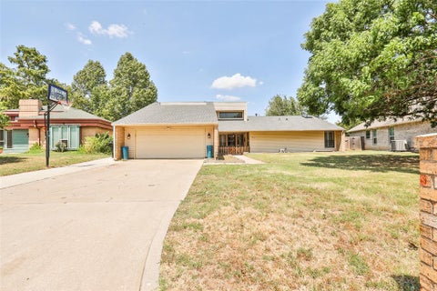 Photo of 225 SE 28th Street, Moore, OK 73160 (MLS # 1244475)