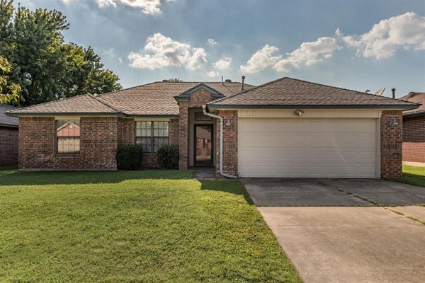 517 FIRELANE RD, EDMOND, OK 73003 - Image b21ed1e8eca4e2ec7e9f9ca0efd8bce2/761918229