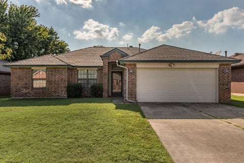 Photo of 517 Firelane Road, Edmond, OK 73003 (MLS # 1249667)