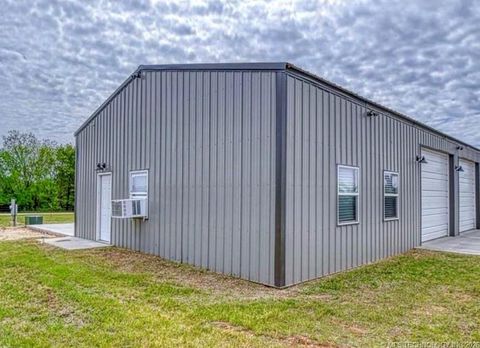 Photo of 18304 Johnson Avenue, Purcell, OK 73080 (MLS # 1221077)