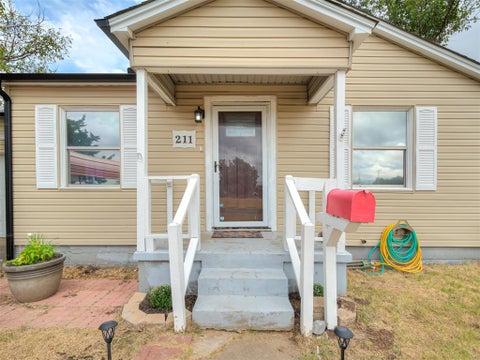 Photo of 211 W Dale Street, Norman, OK 73069 (MLS # 1248771)
