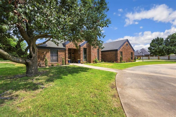 1316 WINDSOR PL, SHAWNEE, OK 74804 - Image b4eacabb6555f8e9a822f841cfe699eb/3872469369
