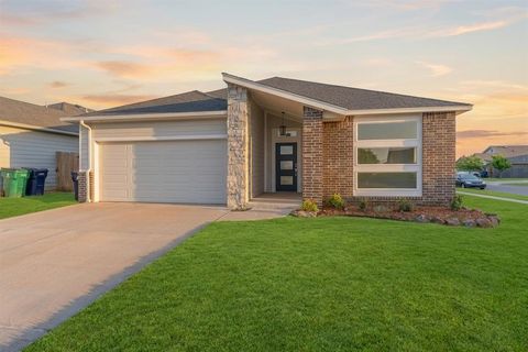 Photo of 10720 NW 20th Street, Yukon, OK 73099 (MLS # 1227974)