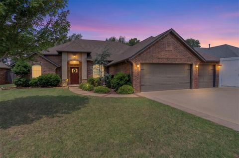 Photo of 2113 Sycamore Creek Avenue, Yukon, OK 73099 (MLS # 1237224)