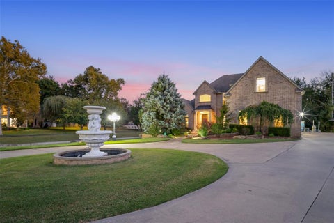 Photo of 1032 W Lindsey Street, Norman, OK 73069 (MLS # 1224780)