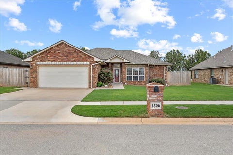 Photo of 2306 Woodland Way, Weatherford, OK 73096 (MLS # 1252858)