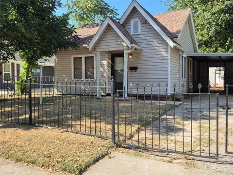 Photo of 1721 NE 15th Street, Oklahoma City, OK 73117 (MLS # 1245282)