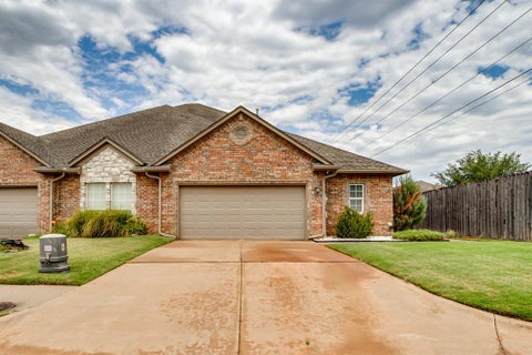 Photo of 1601 Laurel Place, Edmond, OK 73003 (MLS # 1245859)