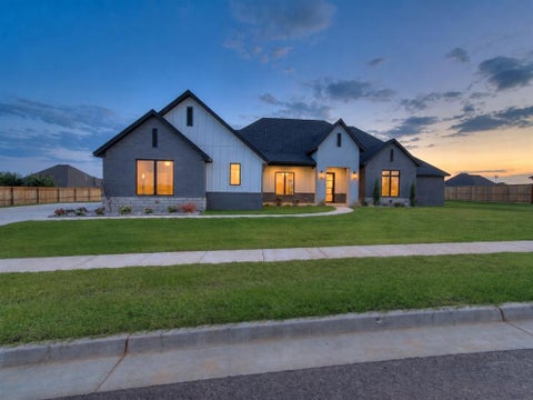 Photo of 4704 SE 37th Street, Moore, OK 73160 (MLS # 1237149)