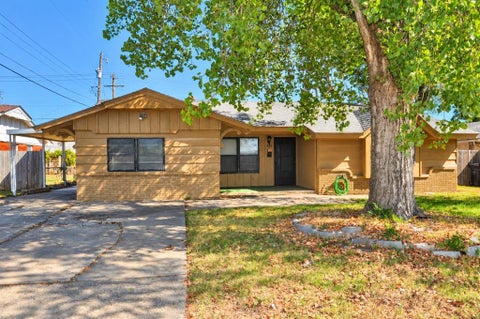 Photo of 702 N Nail Parkway Pkwy, Moore, OK 73160 (MLS # 1252465)