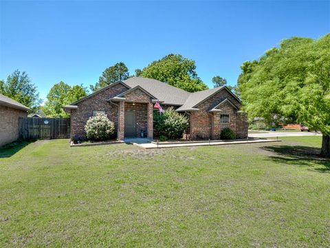 Photo of 2995 N Clarke Street, Choctaw, OK 73020 (MLS # 1229206)