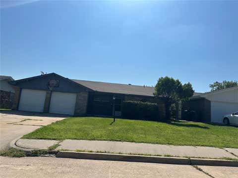 Photo of 811 Ridgeway Drive, Yukon, OK 73099 (MLS # 1238032)
