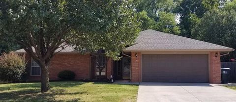 Photo of 309 Hood Court, Norman, OK 73072 (MLS # 1230270)