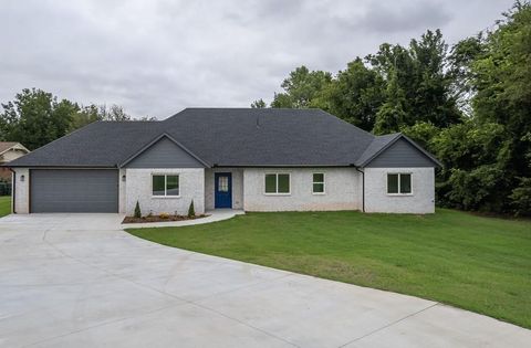 Photo of 9717 NE 10th Street, Midwest City, OK 73130 (MLS # 1224256)