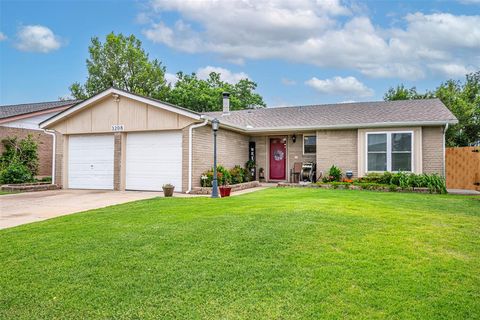 Photo of 3208 SW 86th Street, Oklahoma City, OK 73159 (MLS # 1230576)