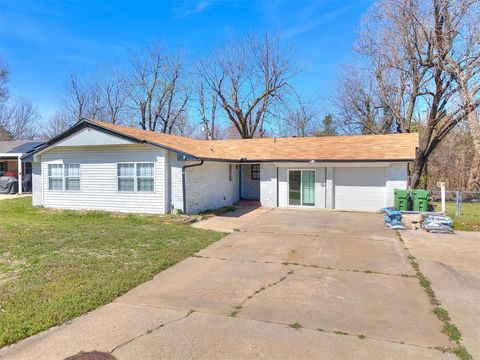 Photo of 509 Turtle Creek Drive, Yukon, OK 73099 (MLS # 1219587)