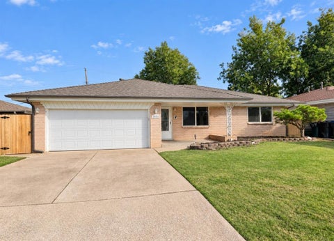 Photo of 2804 SW 78th Street, Oklahoma City, OK 73159 (MLS # 1253171)