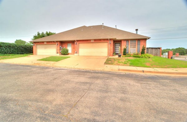 17119 CEDAR DR, EDMOND, OK 73012 - Image ba0cb43fbd9ddddef21552782c8eeb2d/3425911725