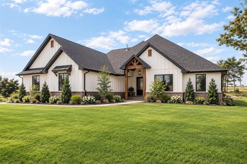 Photo of 10849 Turkey Trot Trail, Guthrie, OK 73044 (MLS # 1247737)