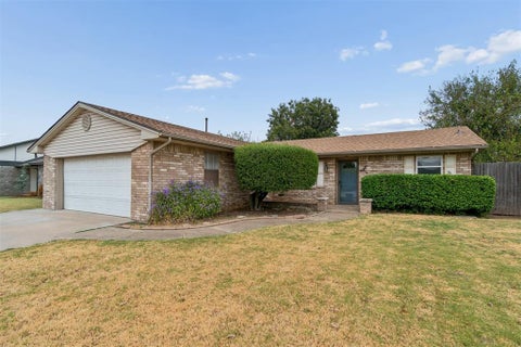Photo of 1353 W Cedarbrook Lane, Moore, OK 73170 (MLS # 1250438)