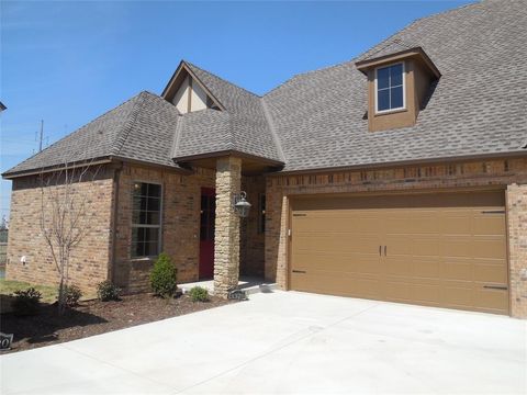 Photo of 3328 Enclave Lane, Norman, OK 73072 (MLS # 1229622)