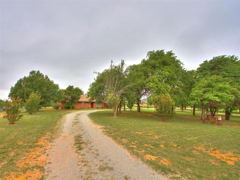 Photo of 954 S Sara Road, Blanchard, OK 73010 (MLS # 1225309)