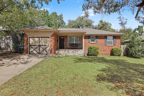 Photo of 47 E 14th Street, Edmond, OK 73034 (MLS # 1248439)