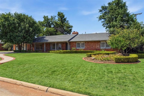 Photo of 1305 Kenilworth Road, Oklahoma City, OK 73120 (MLS # 1245017)
