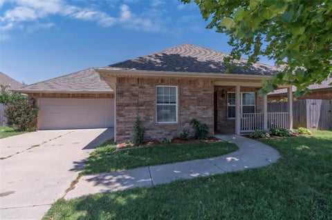 Photo of 913 SW 16th Street, Moore, OK 73160 (MLS # 1232305)
