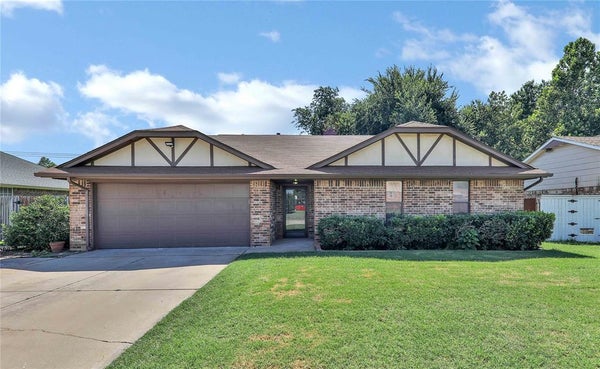 512 N MORGAN DR, MOORE, OK 73160 - Image bc328057fe8271d1b3c4976e5fccece8/936009123