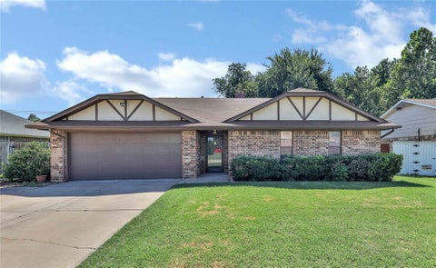 Photo of 512 Morgan Drive, Moore, OK 73160 (MLS # 1249235)