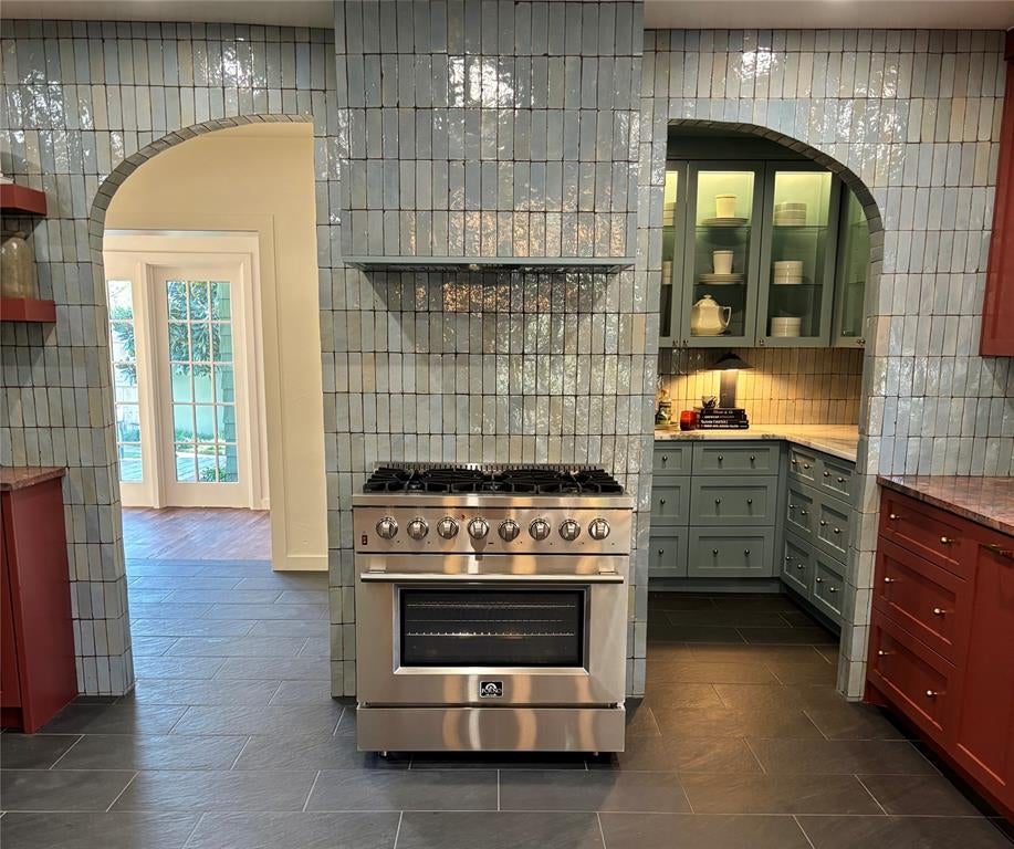 200 Edgemere Court