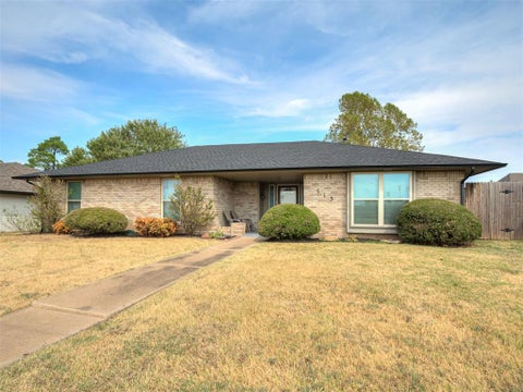Photo of 513 Smiling Hill Boulevard, Edmond, OK 73013 (MLS # 1251740)