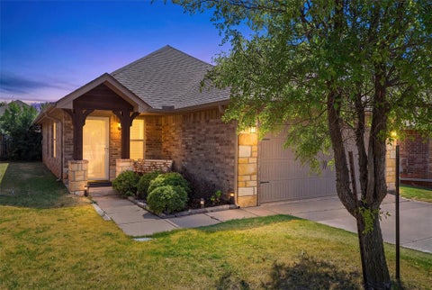 Photo of 2404 Golden Lane, Edmond, OK 73012 (MLS # 1247020)