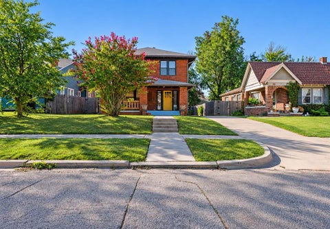 Photo of 302 NE 16th Street, Oklahoma City, OK 73117 (MLS # 1252627)