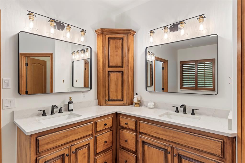 Shawnee, Oklahoma 74804, United States, 4 Bedrooms Bedrooms, ,3 BathroomsBathrooms,Residential,Active,153311