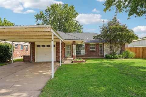Photo of 1013 NW 5th Street, Moore, OK 73160 (MLS # 1238547)