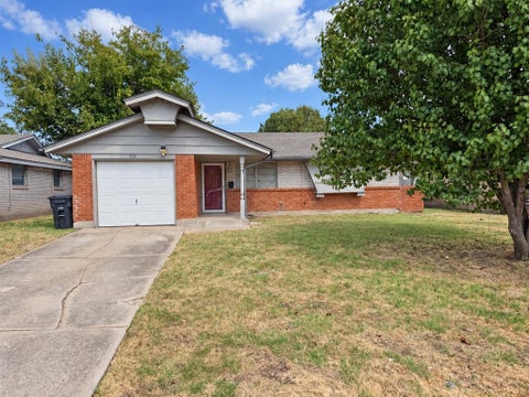 Photo of 935 SW 2nd Street, Moore, OK 73160 (MLS # 1248869)