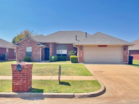 Photo of 17505 Bronze Lane, Edmond, OK 73012 (MLS # 1251207)