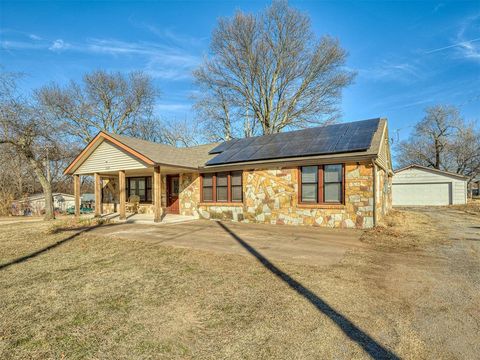 Photo of 209 W Etowah Road, Noble, OK 73068 (MLS # 1225728)