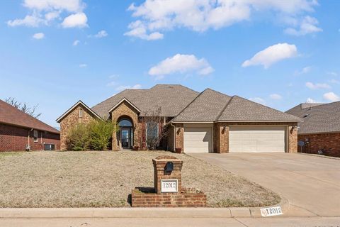 Photo of 12012 Wickford Place, Yukon, OK 73099 (MLS # 1222280)