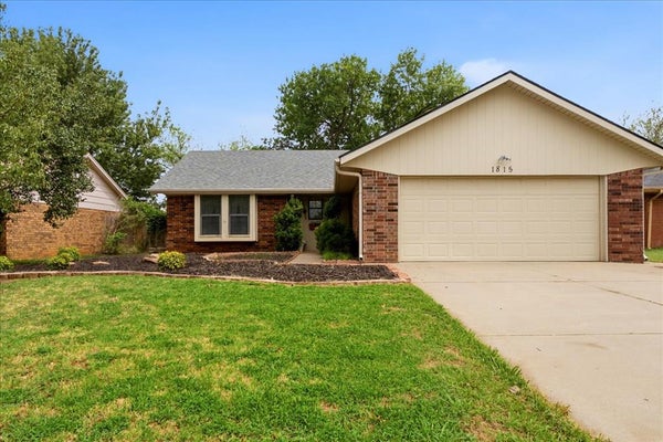 1815 N BRIARWOOD ST, STILLWATER, OK 74075 - Image bef46cb3b4f95fa55c70ce90de706152/497223646
