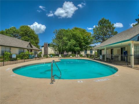 Photo of 1703 E Lindsey Street #1, Norman, OK 73071 (MLS # 1212586)