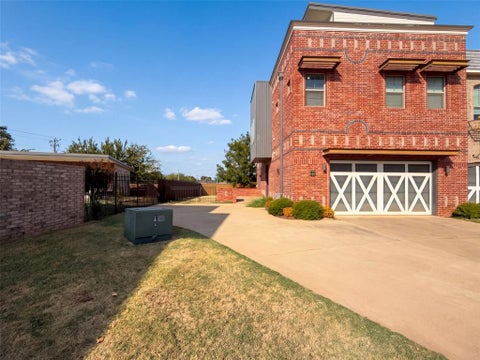 Photo of 549 S Fretz Avenue, Edmond, OK 73003 (MLS # 1252945)