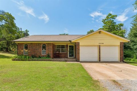 Photo of 15528 SE 15th Street, Choctaw, OK 73020 (MLS # 1237297)